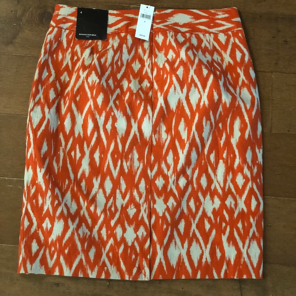Banana Republic Pencil Skirt, Size 4 NWT!